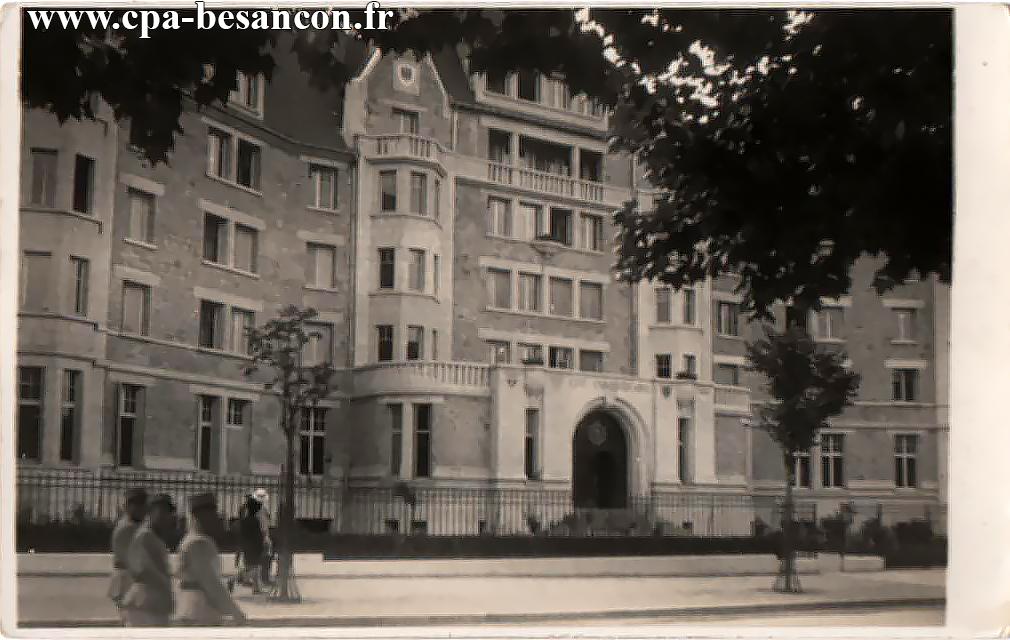 BESANÇON - Canot - Cité universitaire